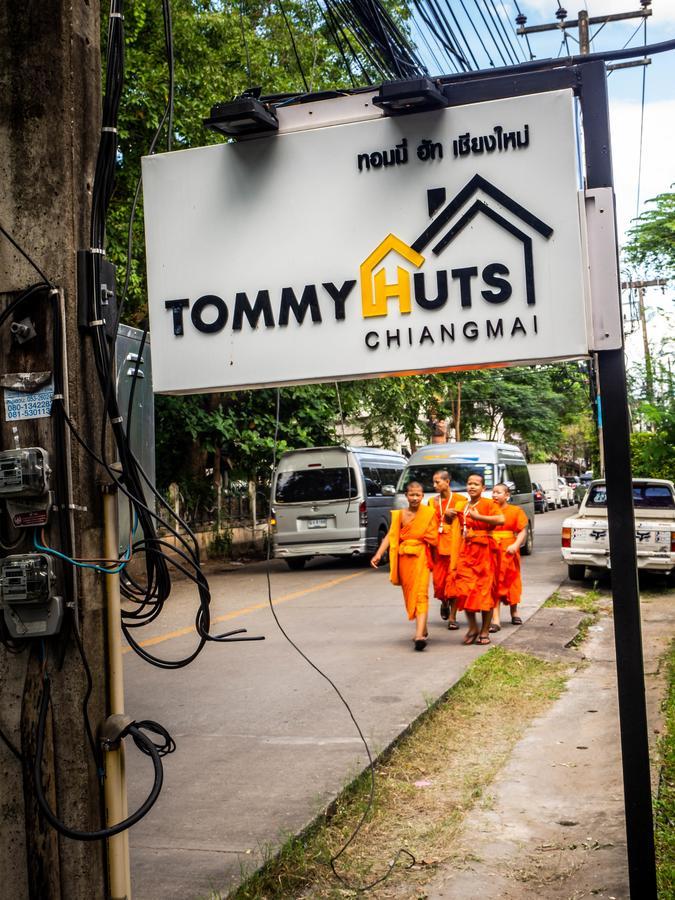 ホテル Tommy Huts チエンマイ エクステリア 写真