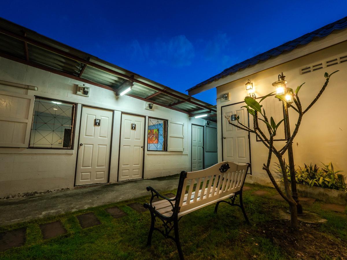 ホテル Tommy Huts チエンマイ エクステリア 写真